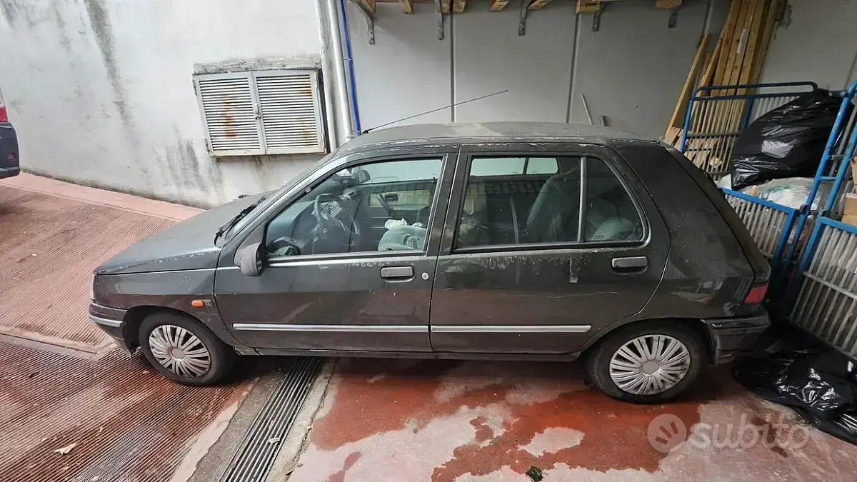 Usata Renault Clio 58 CV (42 kW) 1992 Verde Utilitaria