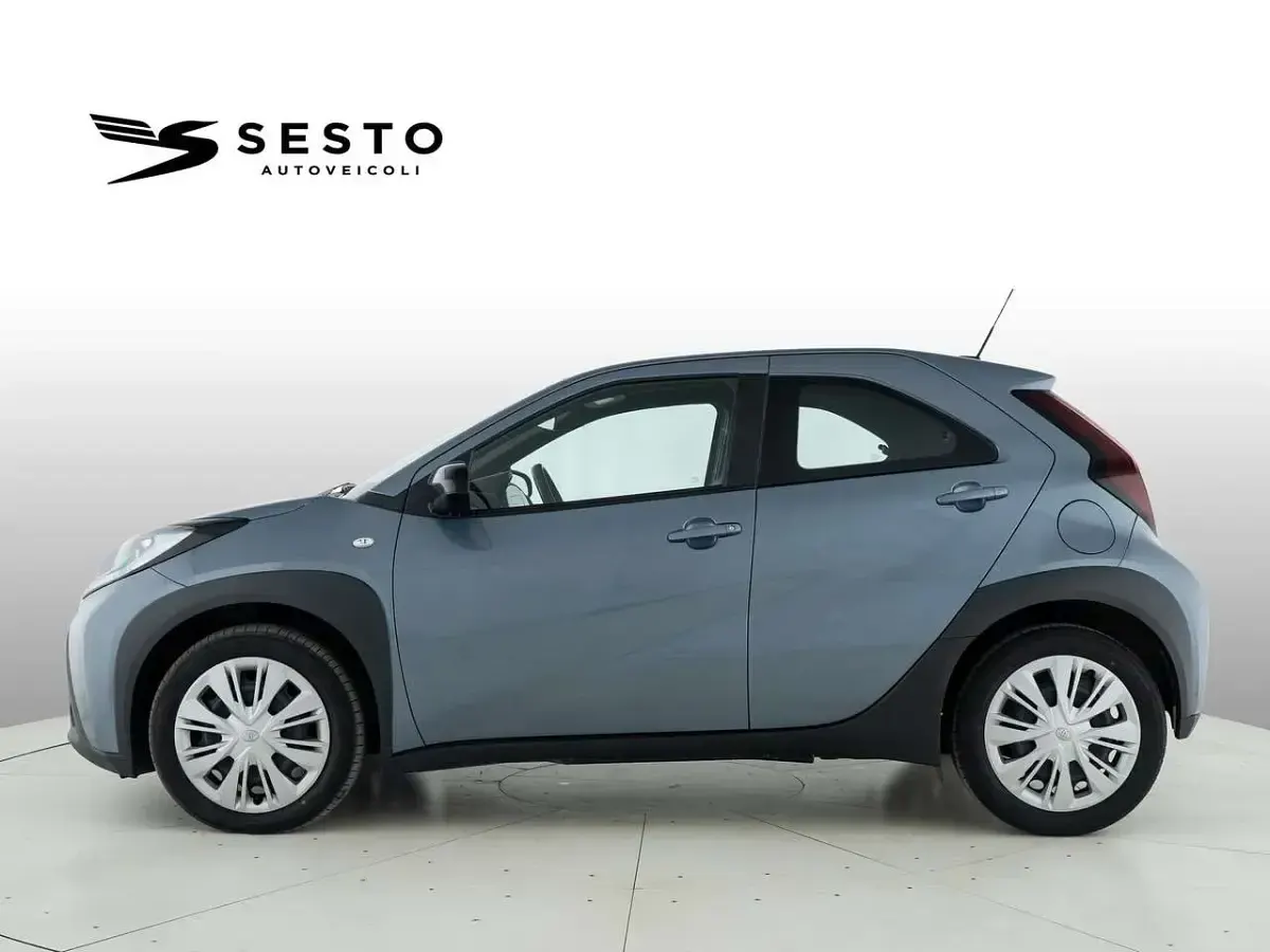 Usata Toyota Aygo X Active 72 CV (52 kW) 2024 Grigio SUV