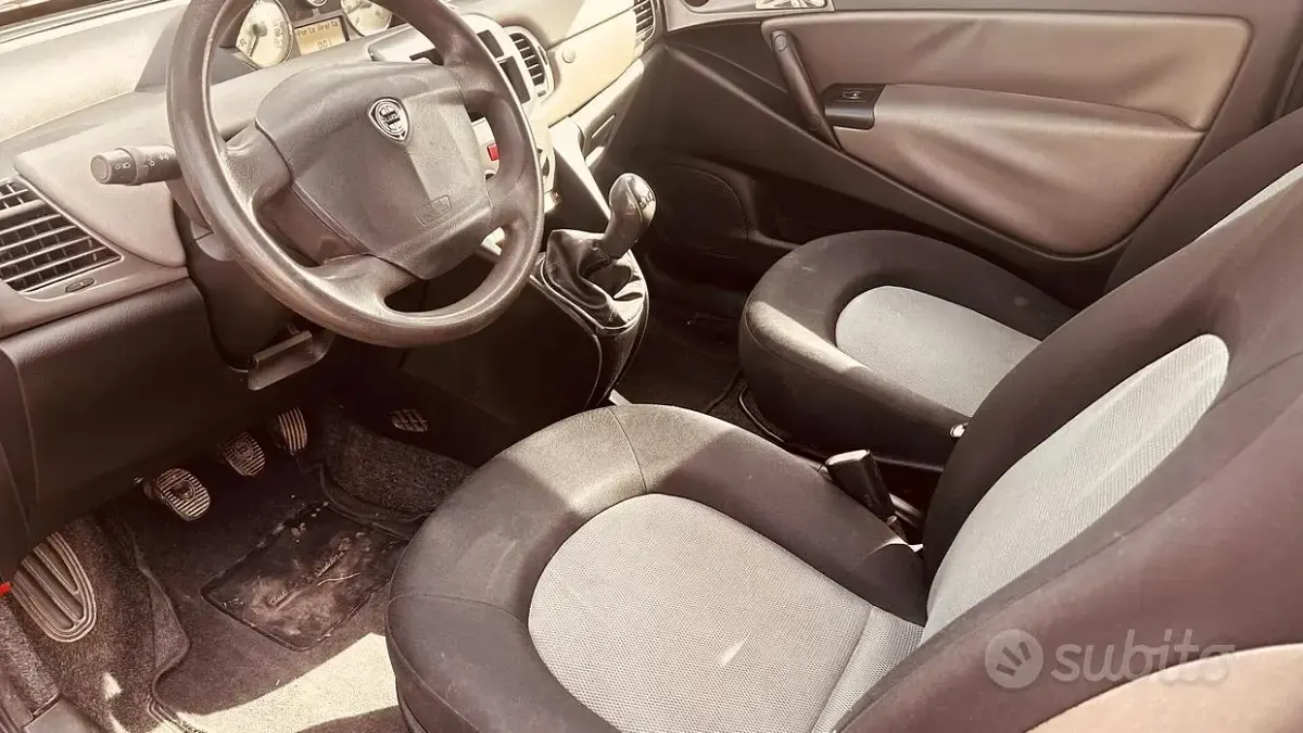 Begagnad Lancia Ypsilon 69 HK (50 kW) 2005 Grå Halvkombi