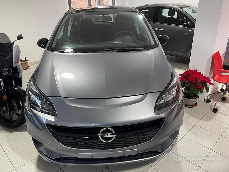 Usata Opel Corsa Innovation 69 CV (50 kW) 2017 Grigio Berlina