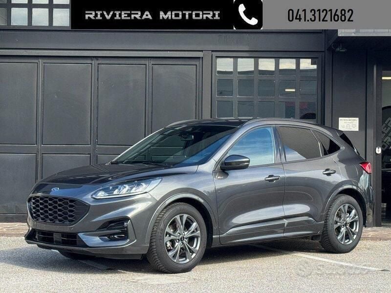 Usata Ford Kuga ST-Line 120 CV (88 kW) 2024 Grigio SUV