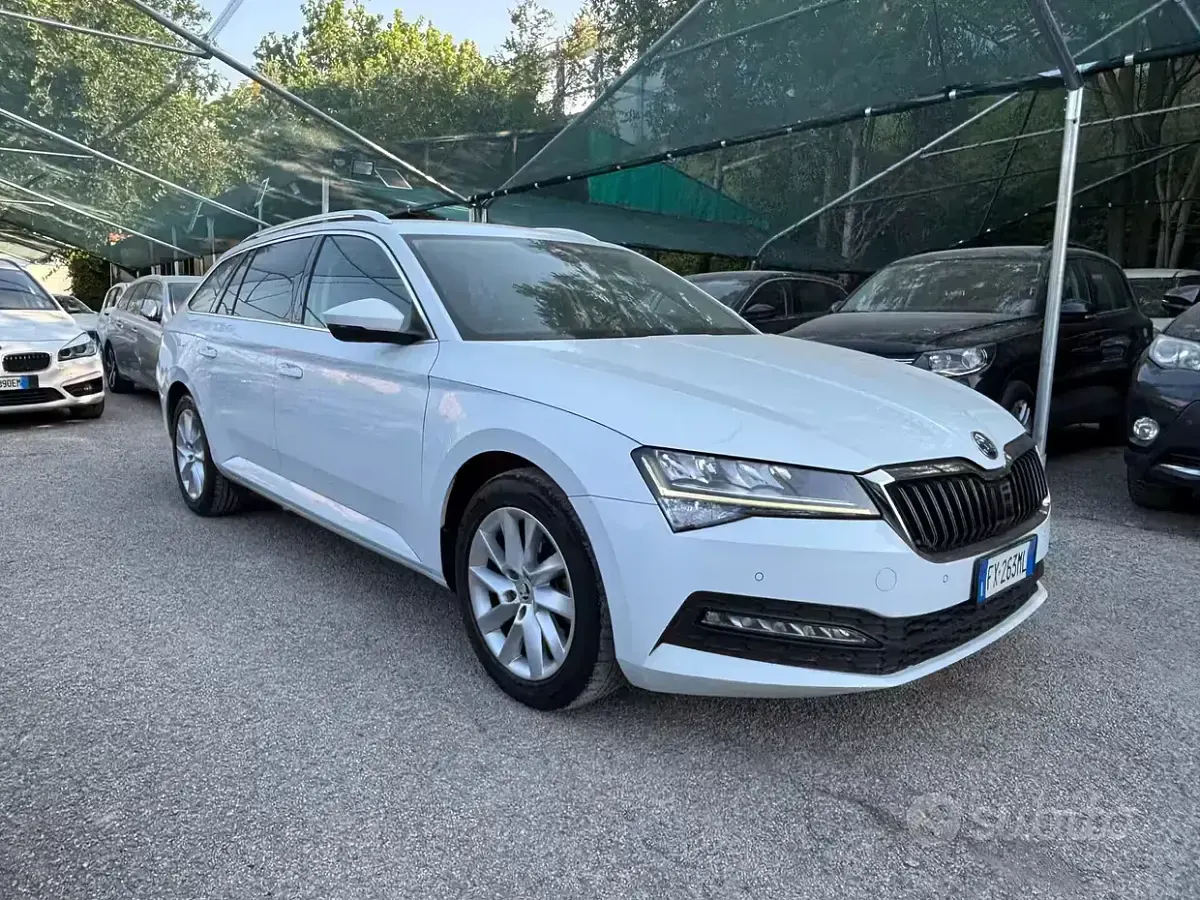 Usata Skoda Superb Executive 150 CV (110 kW) 2019 Bianco Station wagon