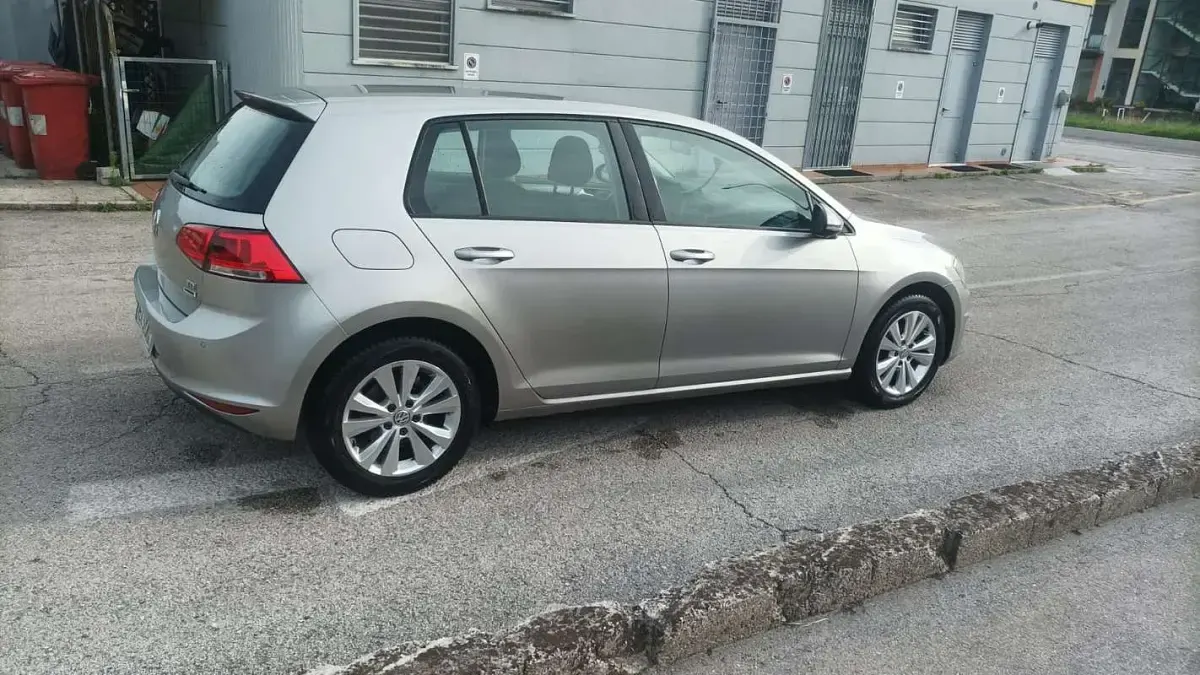 Usata VW Golf VII Business 110 CV (80 kW) 2015 Station wagon