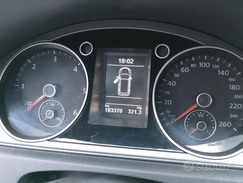 Usata VW Passat 105 CV (77 kW) 2012 Nero Station wagon