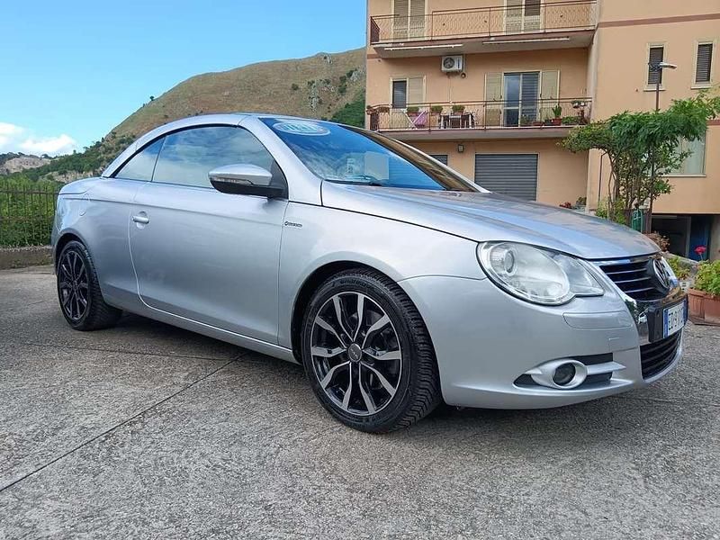 Usata VW Eos 140 CV (102 kW) 2010 Grigio Cabrio