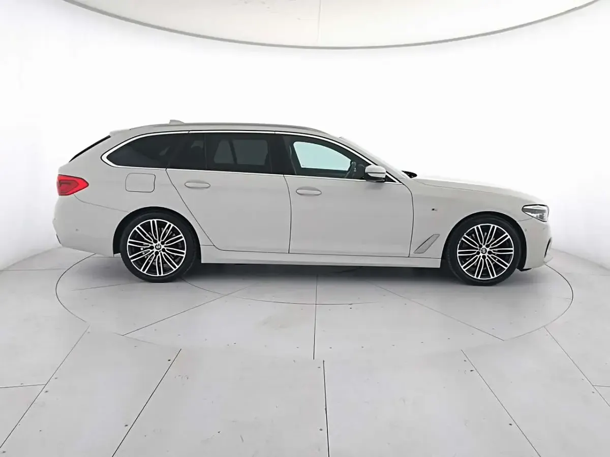 Usata BMW 520 M Sport 190 CV (139 kW) 2020 Alpin white Station wagon