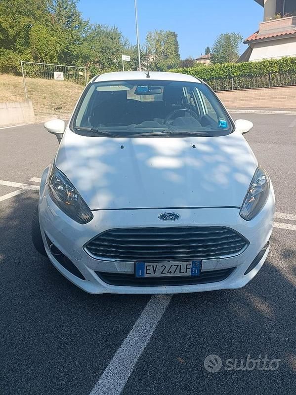 Usata Ford Fiesta 75 CV (55 kW) 2014 Bianco Utilitaria