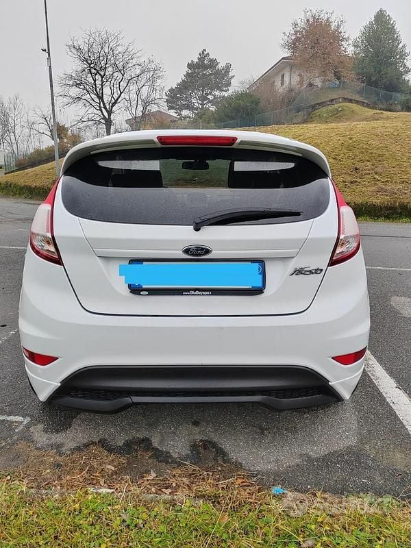 Usata Ford Fiesta ST-Line 75 CV (55 kW) 2017 Bianco Utilitaria