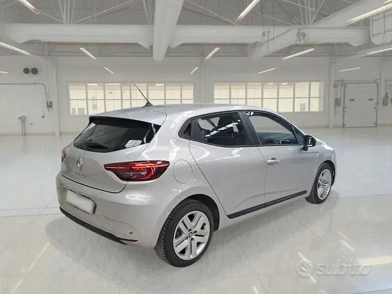 Usata Renault Clio V Business 101 CV (74 kW) 2022 Grigio Berlina