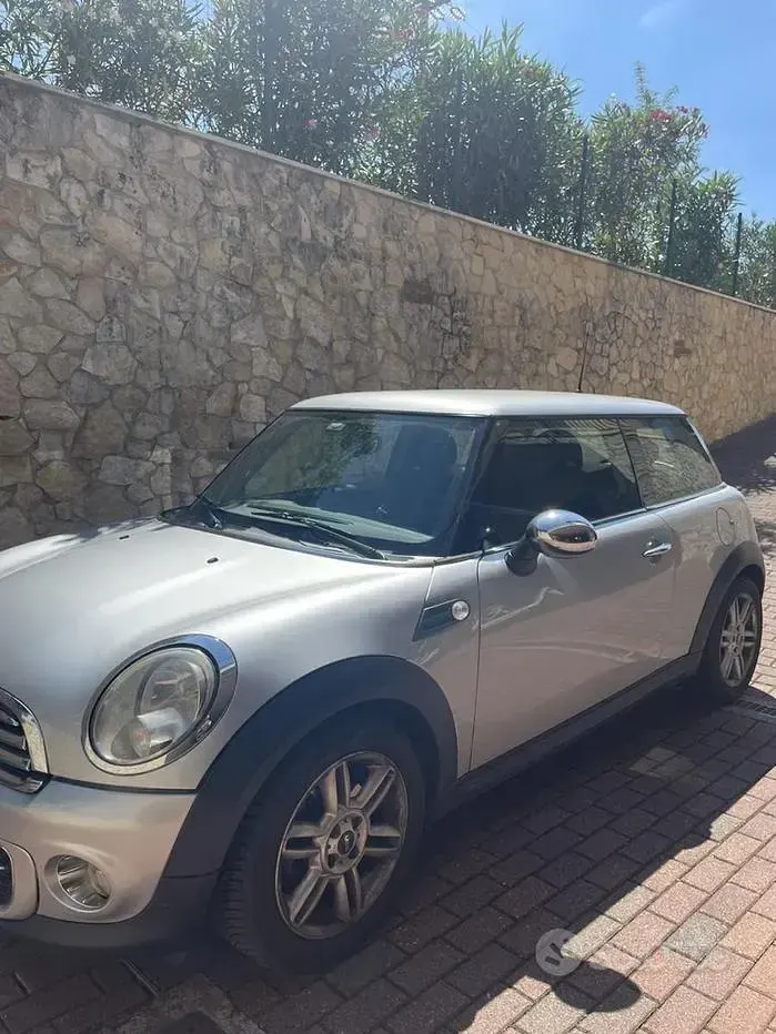 Usata Mini Cooper D 112 CV (82 kW) 2010 Grigio Utilitaria