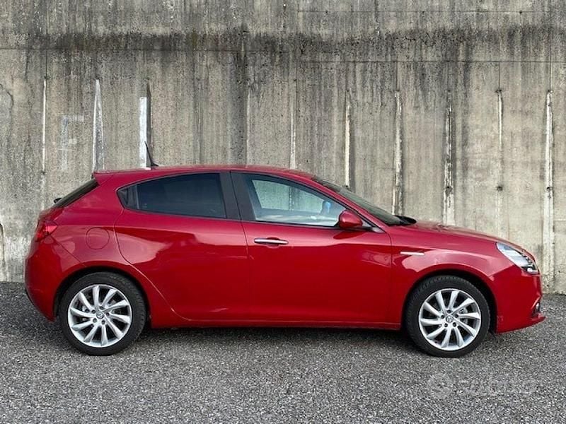 Usata Alfa Romeo Giulietta Super 120 CV (88 kW) 2018 Rosso Berlina