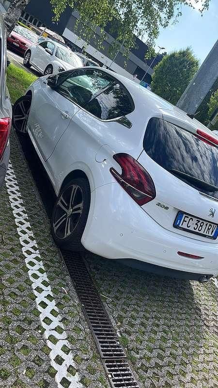 Usata Peugeot 208 GT-line 99 CV (72 kW) 2016 Utilitaria