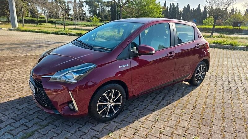 Usata Toyota Yaris Hybrid Trend 73 CV (53 kW) 2018 Rosso Berlina