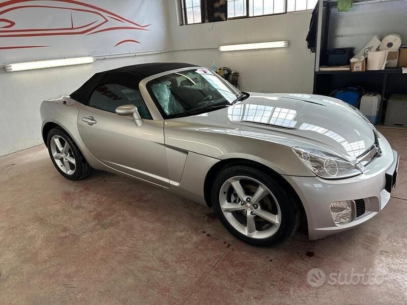 Usata Opel GT 264 CV (194 kW) 2009 Grigio Cabrio
