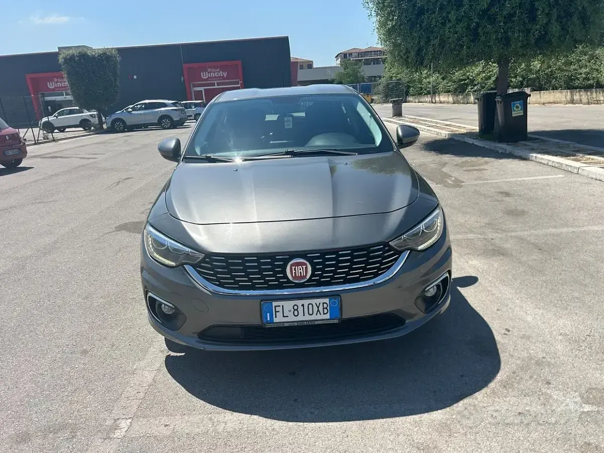 Usata Fiat Tipo Lounge 120 CV (88 kW) 2018 Grigio Berlina