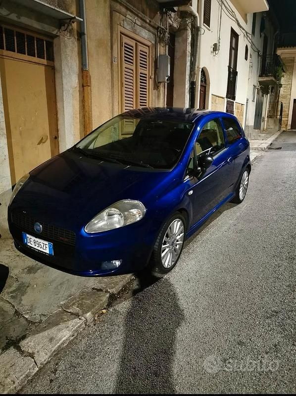 Usata 2006 Fiat Grande Punto Due volumi | 2750 € (Buon prezzo) - Immagine 1/4