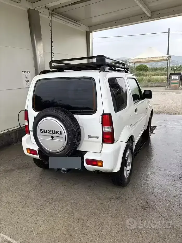 Second-hand Suzuki Jimny 65 CP (47 kW) 2010 Alb SUV