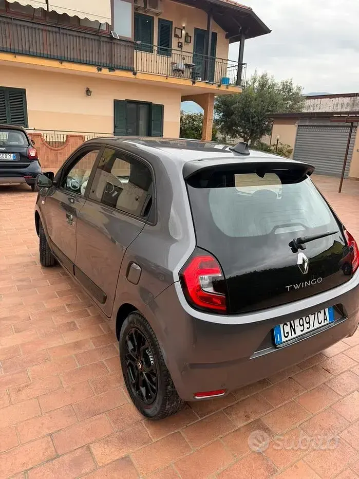 Usata Renault Twingo 69 CV (50 kW) 2023 Grigio Utilitaria