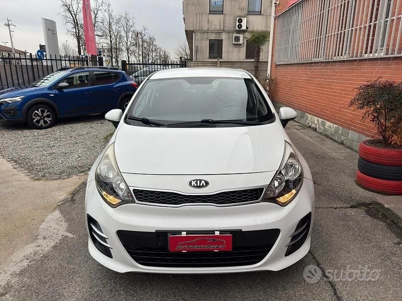 Usata Kia Rio Active 75 CV (55 kW) 2015 Bianco Berlina