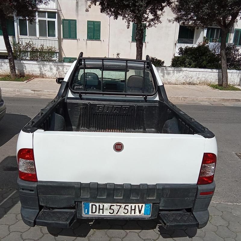 Usata Fiat Strada 84 CV (61 kW) 2007 Bianco Pick-up
