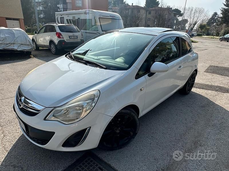 Usata Opel Corsa 85 CV (62 kW) 2012 Bianco Utilitaria