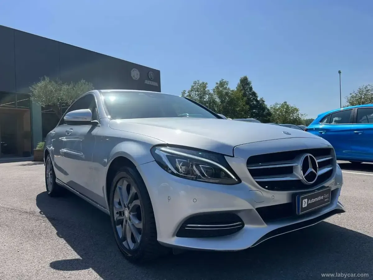Usata Mercedes C250 204 CV (150 kW) 2015 Argento iridio Berlina