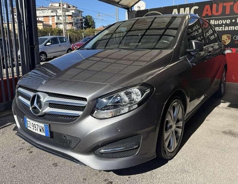 Usata Mercedes B200 136 CV (100 kW) 2015 Grigio Monovolume