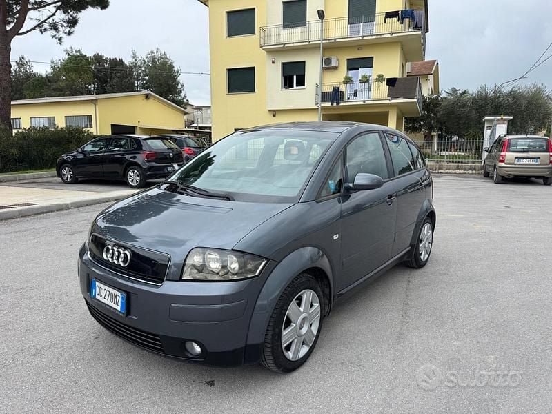 Usata Audi A2 74 CV (54 kW) 2003 Grigio Utilitaria