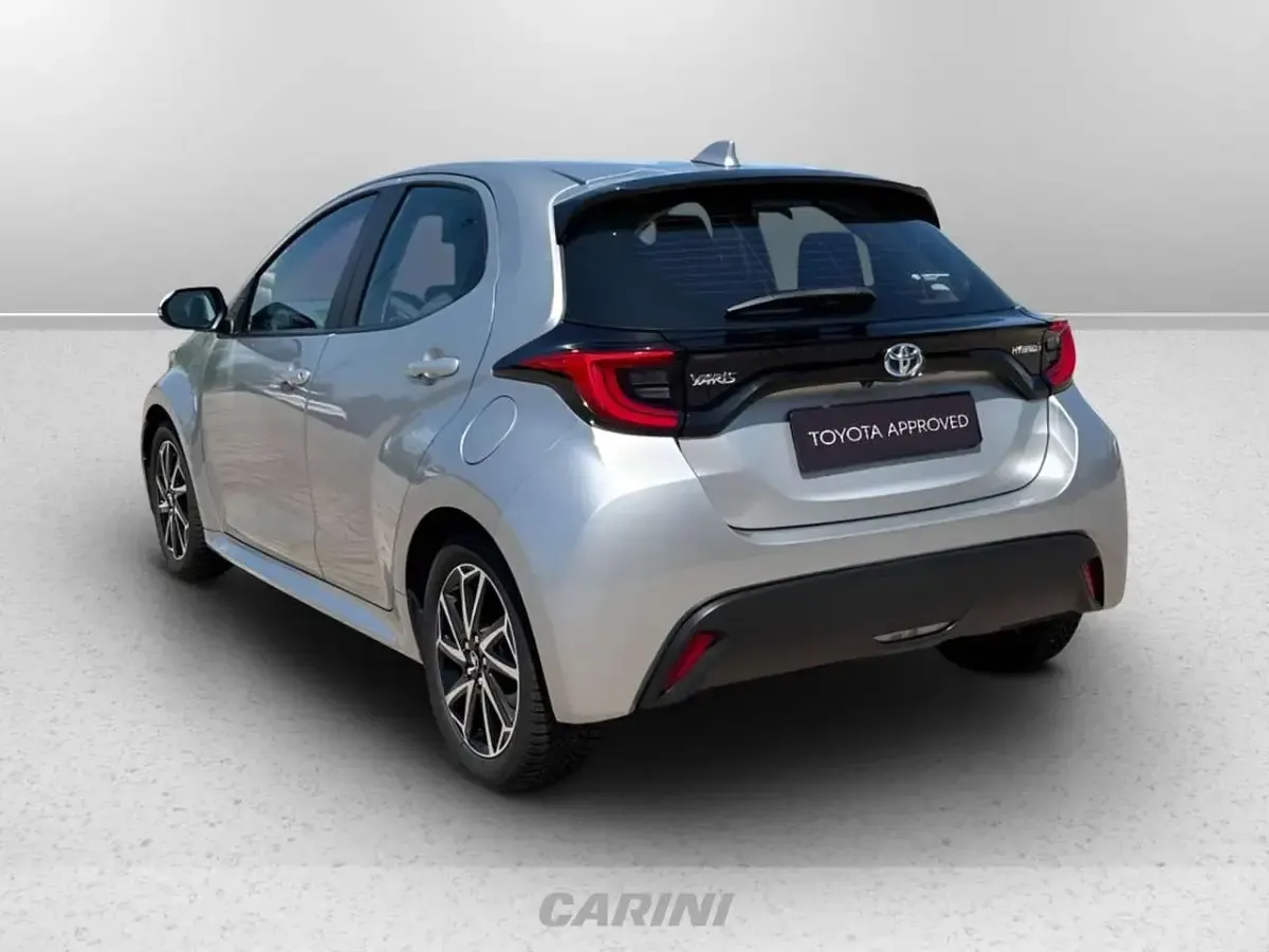 Usata Toyota Yaris Hybrid Trend 116 CV (85 kW) 2021 Grigio Berlina