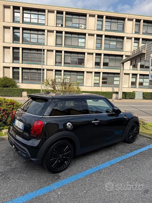 Usata Mini Cooper S 178 CV (130 kW) 2022 Nero Utilitaria