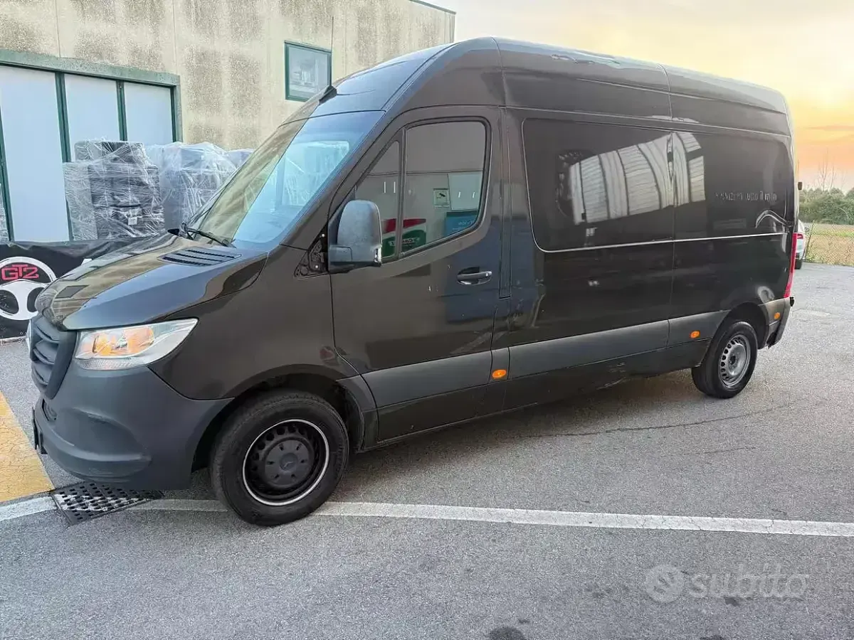 Usata Mercedes Sprinter 114 CV (83 kW) 2021 Marrone Furgone