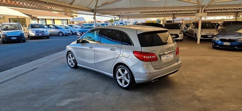 Usata Mercedes B180 Premium 110 CV (80 kW) 2012 Argento Monovolume