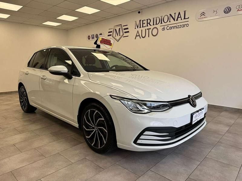 Bianco Usata 2022 VW Golf VIII Style Tre volumi | 15.800 € (Ottimo prezzo) - Immagine 1/4