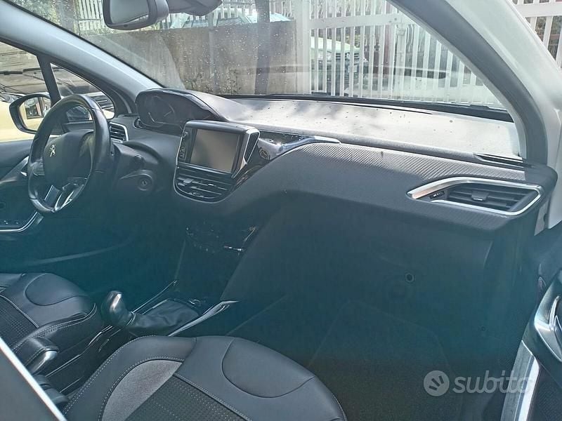 Usata Peugeot 2008 99 CV (72 kW) 2016 Bianco SUV