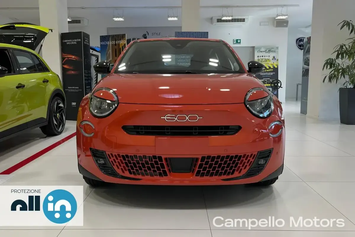 Nuova Fiat 600 Icon 101 CV (74 kW) 2026 Arancio sole SUV
