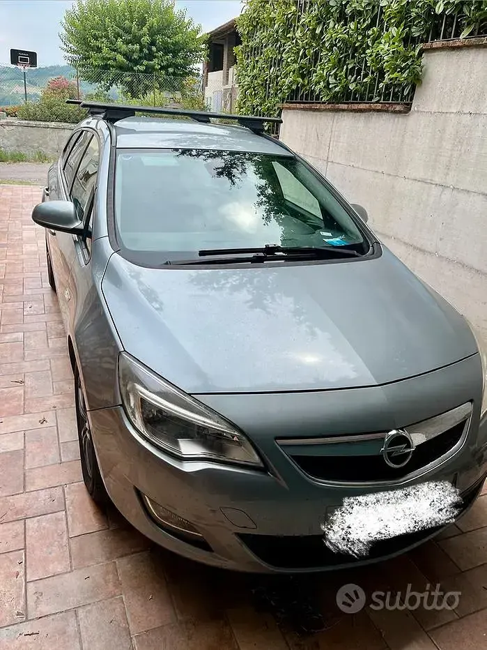 Usata Opel Astra Sport 60 CV (44 kW) 2011 Grigio Station wagon
