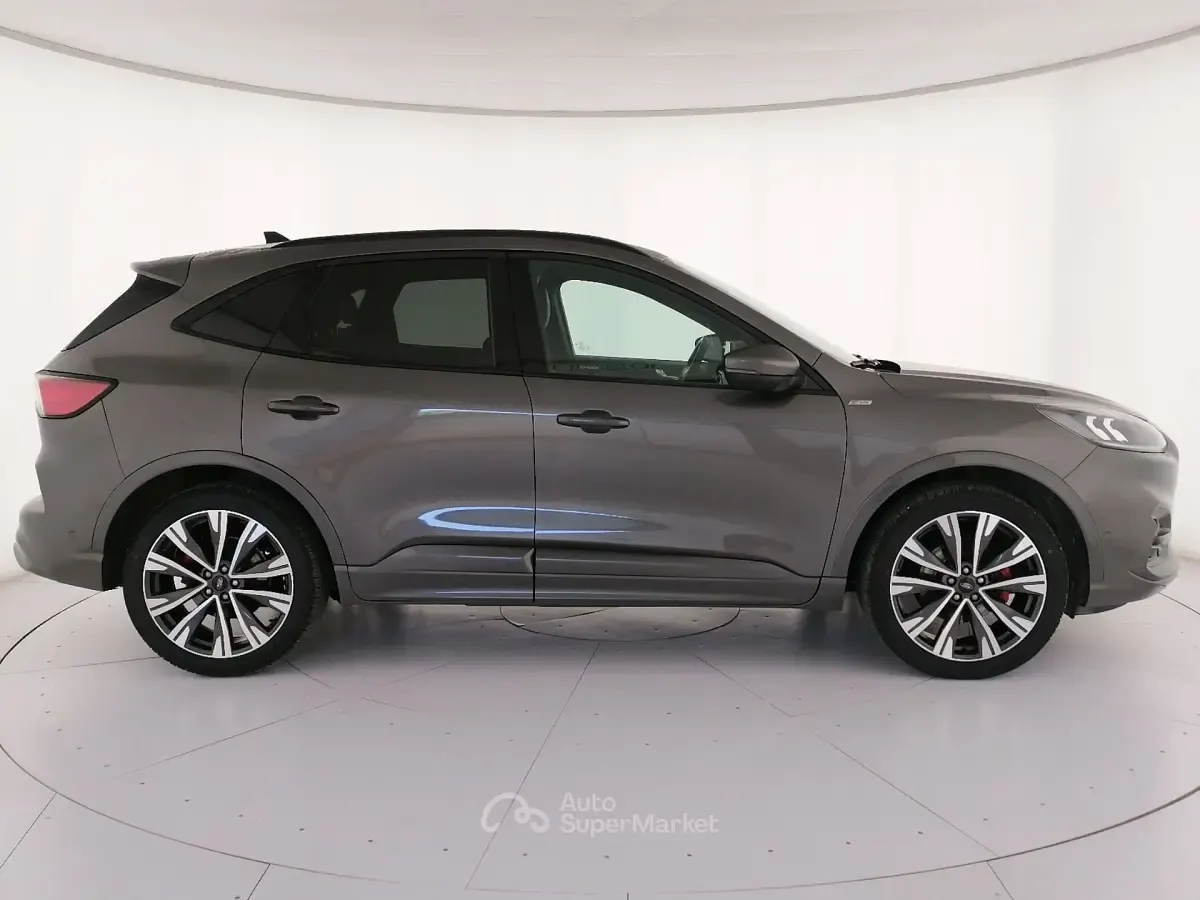 Usata Ford Kuga ST-Line X 190 CV (139 kW) 2022 Grigio SUV