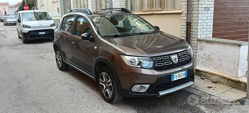 Usata Dacia Sandero Stepway 95 CV (69 kW) 2019 Marrone Berlina
