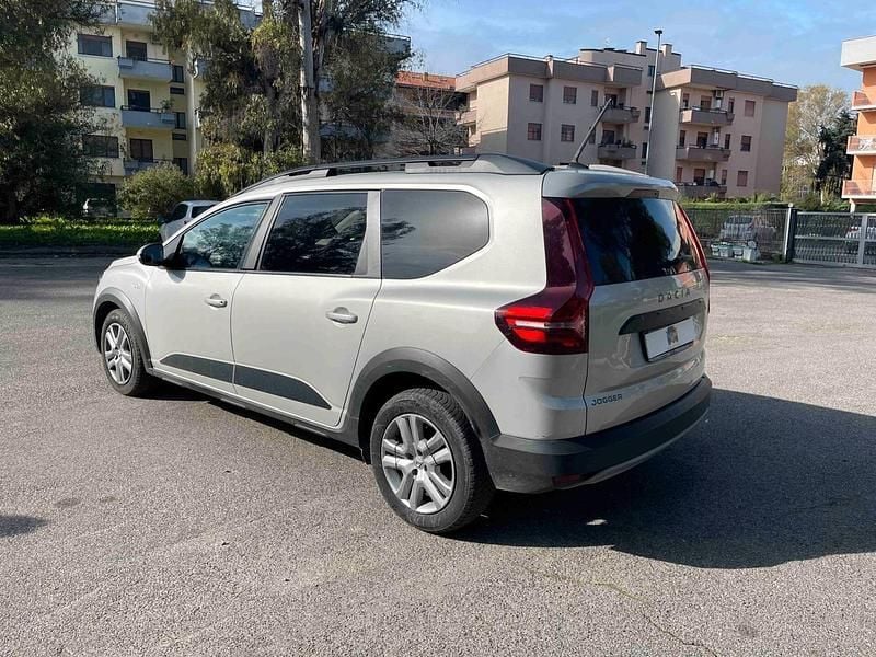 Usata Dacia Jogger Comfort 101 CV (74 kW) 2022 Argento Monovolume