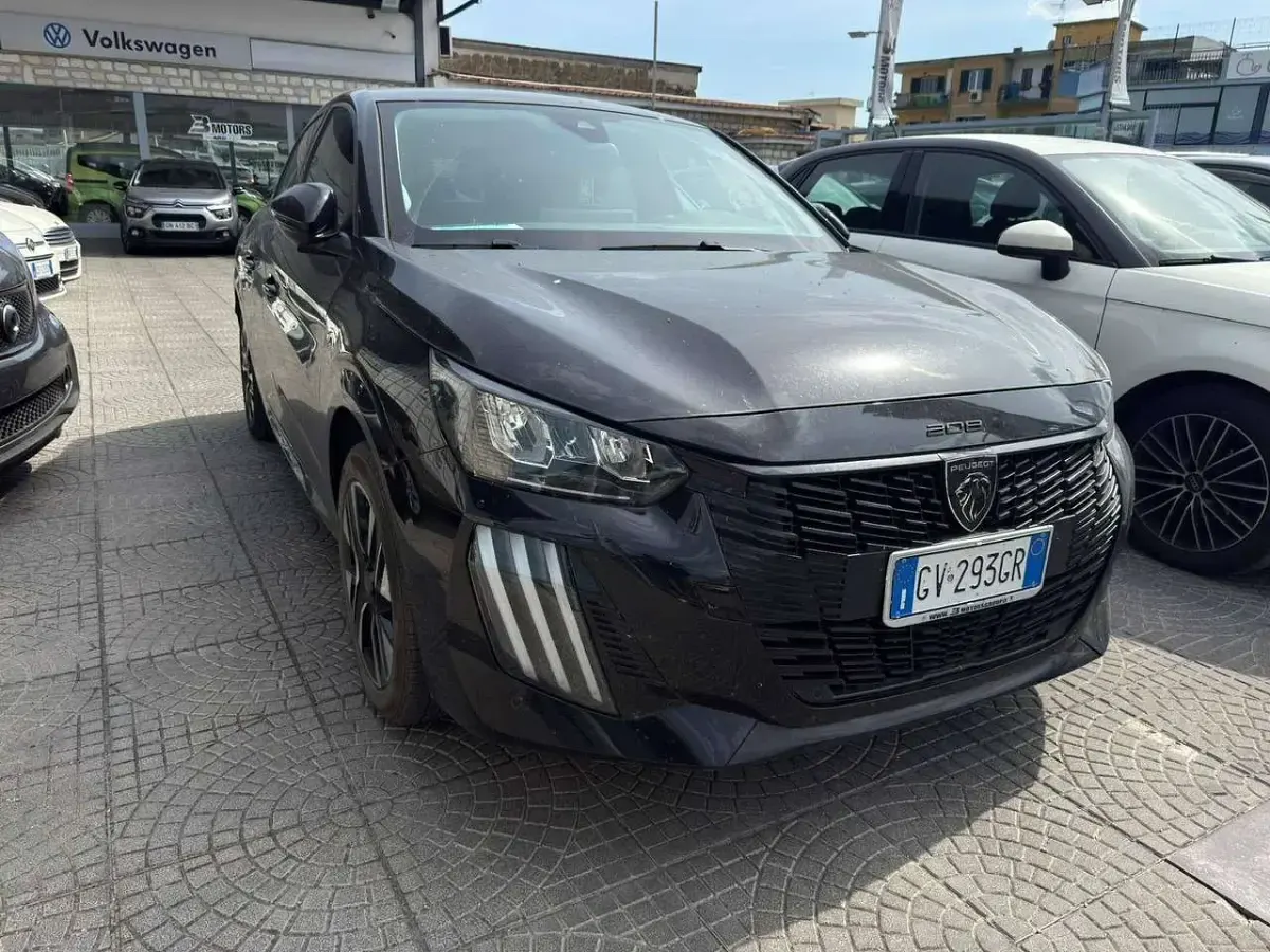 Usata Peugeot e-208 Active 56 kW (77 CV) 2024 Nero Utilitaria