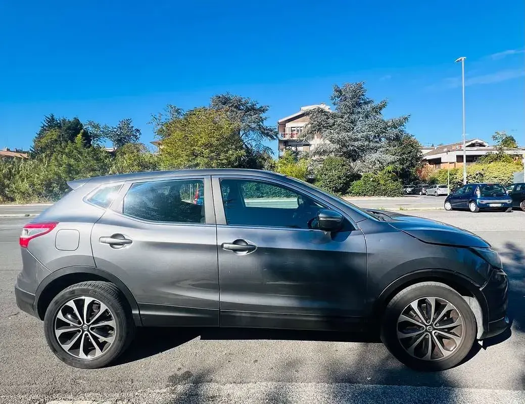 Usata Nissan Qashqai Tekna 116 CV (85 kW) 2014 Grigio SUV