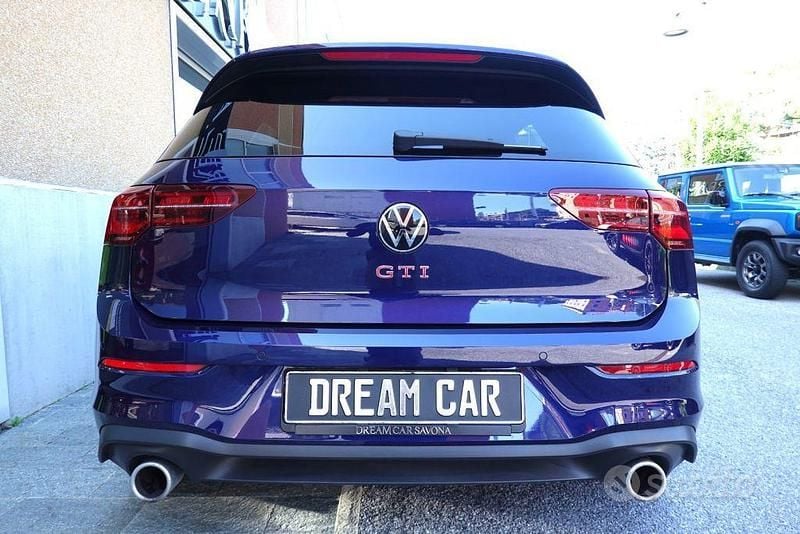 Usata VW Golf VIII GTI 245 CV (180 kW) 2023 Blu metallizzato Berlina
