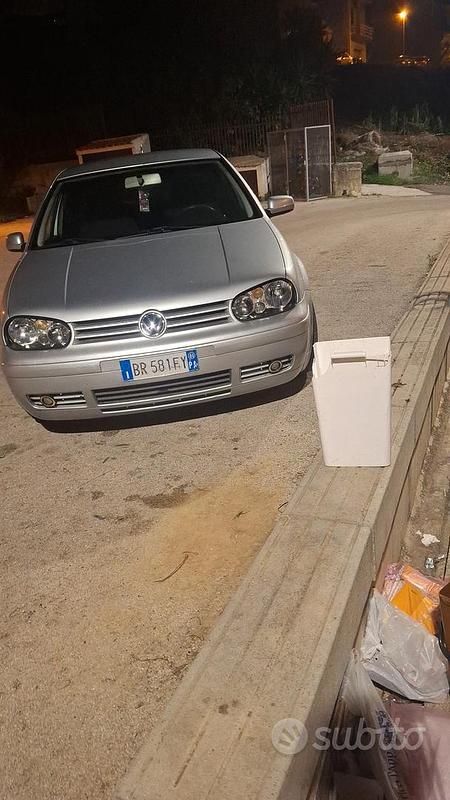 Usata VW Golf IV 90 CV (66 kW) 2001 Grigio Utilitaria