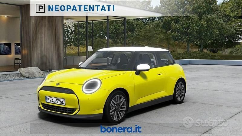 Sunny side yellow Nuova 2025 Mini Cooper Classic Due volumi | 27.800 € (Ottimo prezzo) - Immagine 1/4