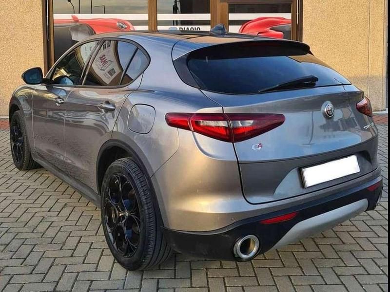 Usata Alfa Romeo Stelvio Executive 209 CV (153 kW) 2017 Grigio SUV
