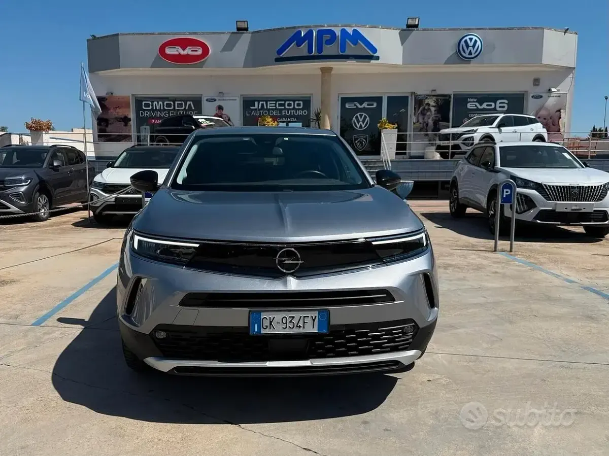 Usata Opel Mokka Elegance 110 CV (80 kW) 2022 Argento SUV