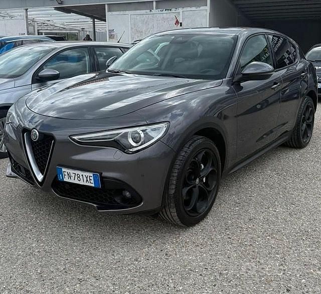 Usata Alfa Romeo Stelvio Super 210 CV (154 kW) 2017 Grigio SUV