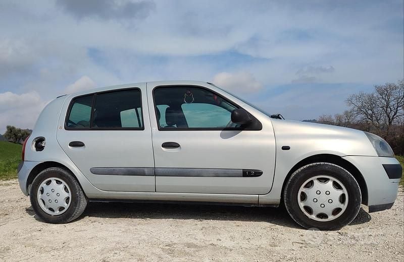 Usata Renault Clio II 2004 Grigio Utilitaria
