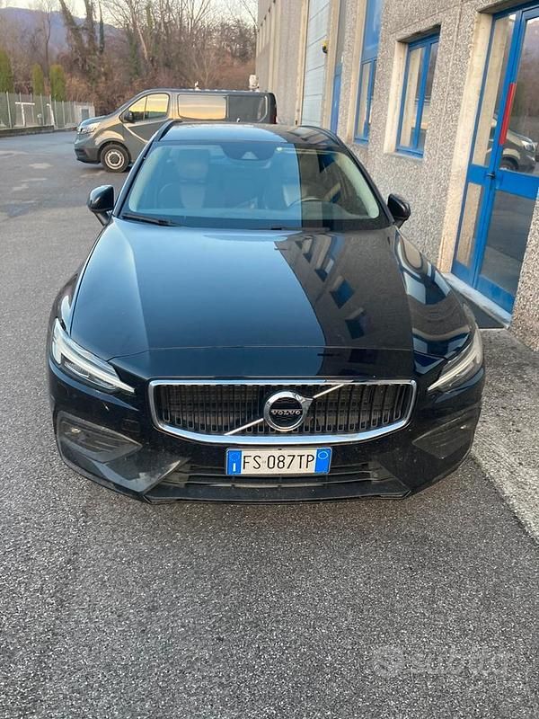Nero Usata 2018 Volvo V60 Station wagon | 7000 € (Ottimo prezzo) - Immagine 1/4