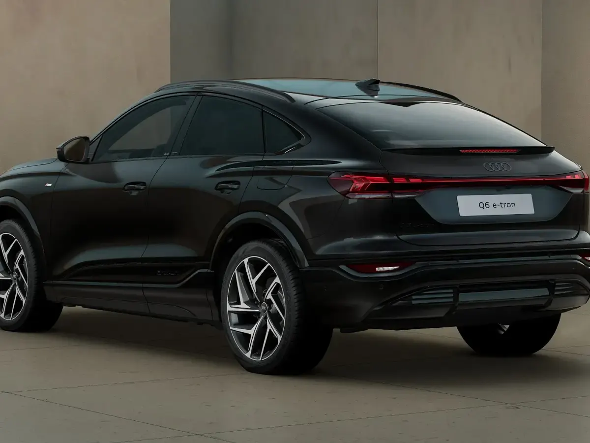 Nuova Audi Q6 Sportback e-tron S-Line 239 kW (326 CV) 2026 Nero mito metallizzato SUV